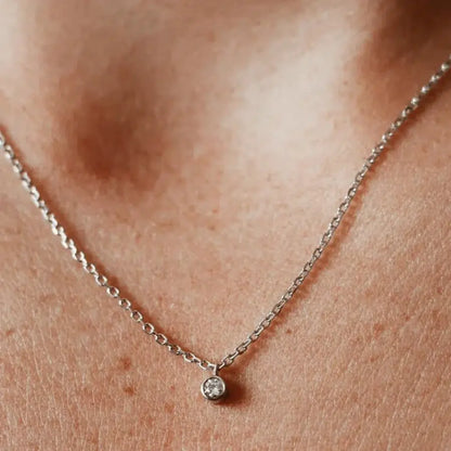 Collier solitaire en diamant et argent