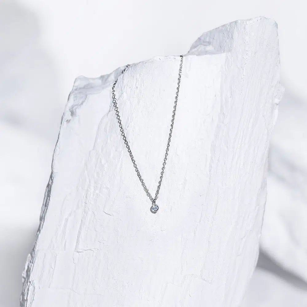 Collier solitaire en diamant et argent