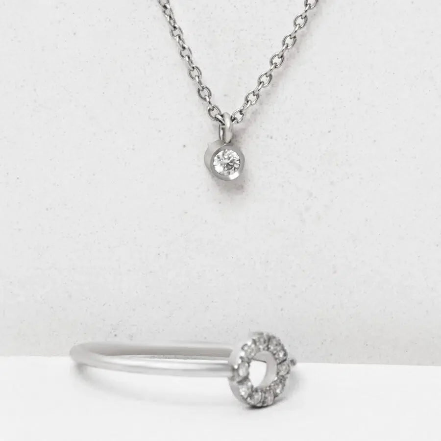 Collier solitaire en diamant et argent