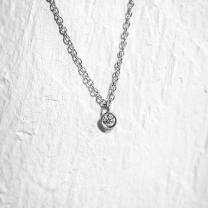 Collier solitaire en diamant et argent
