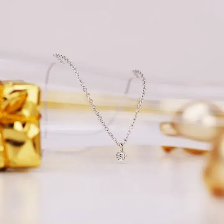 Collier solitaire en diamant et argent