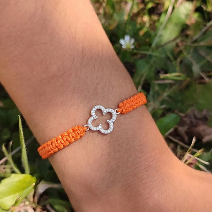 Macramé Clover Bracelet Orange — Golden hour Seine