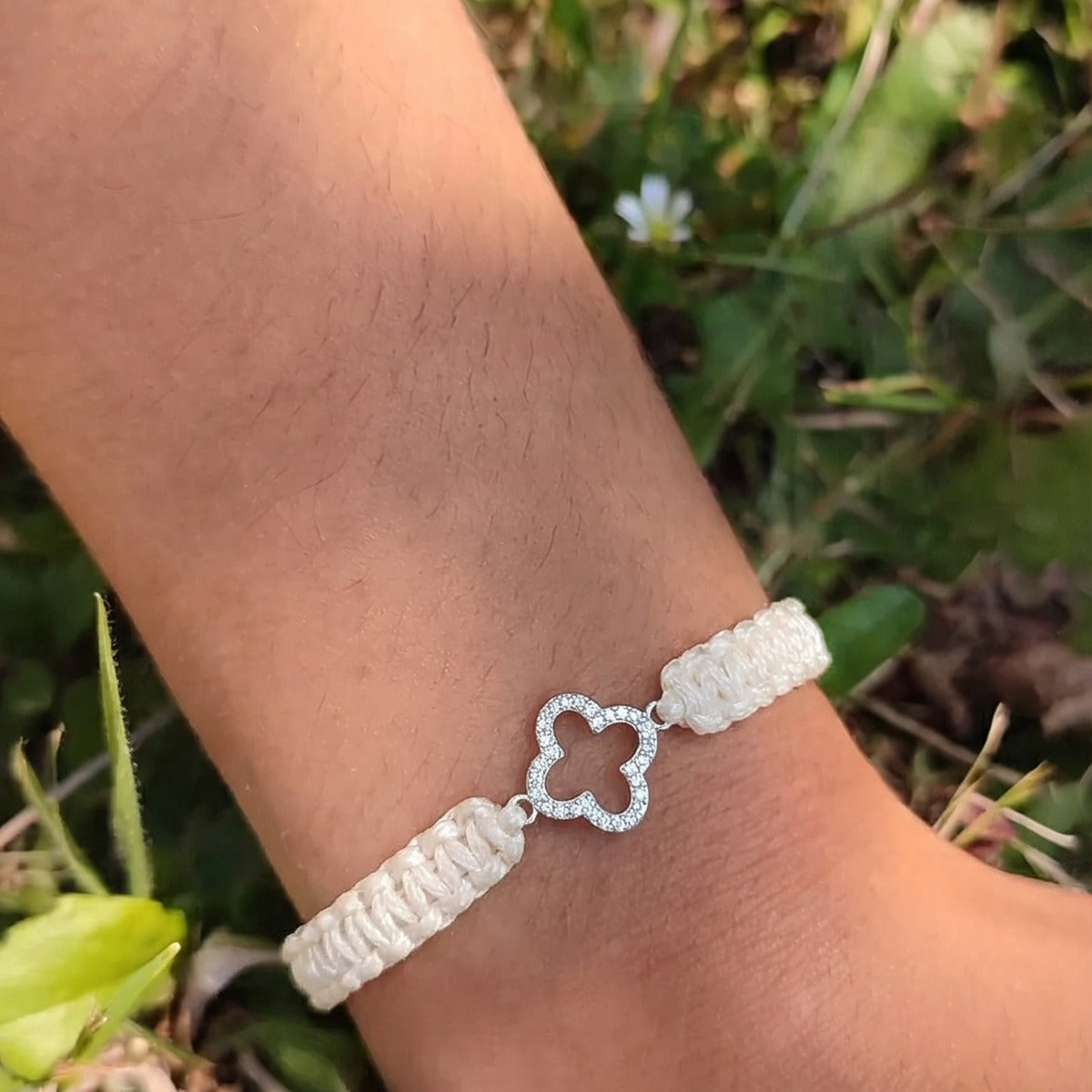 Macramé Clover Bracelet Ivory White — Haussmann apartment